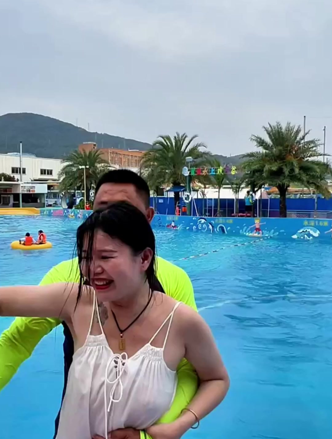 关于大型水上飞人表演，激流与空中的极限挑战的信息