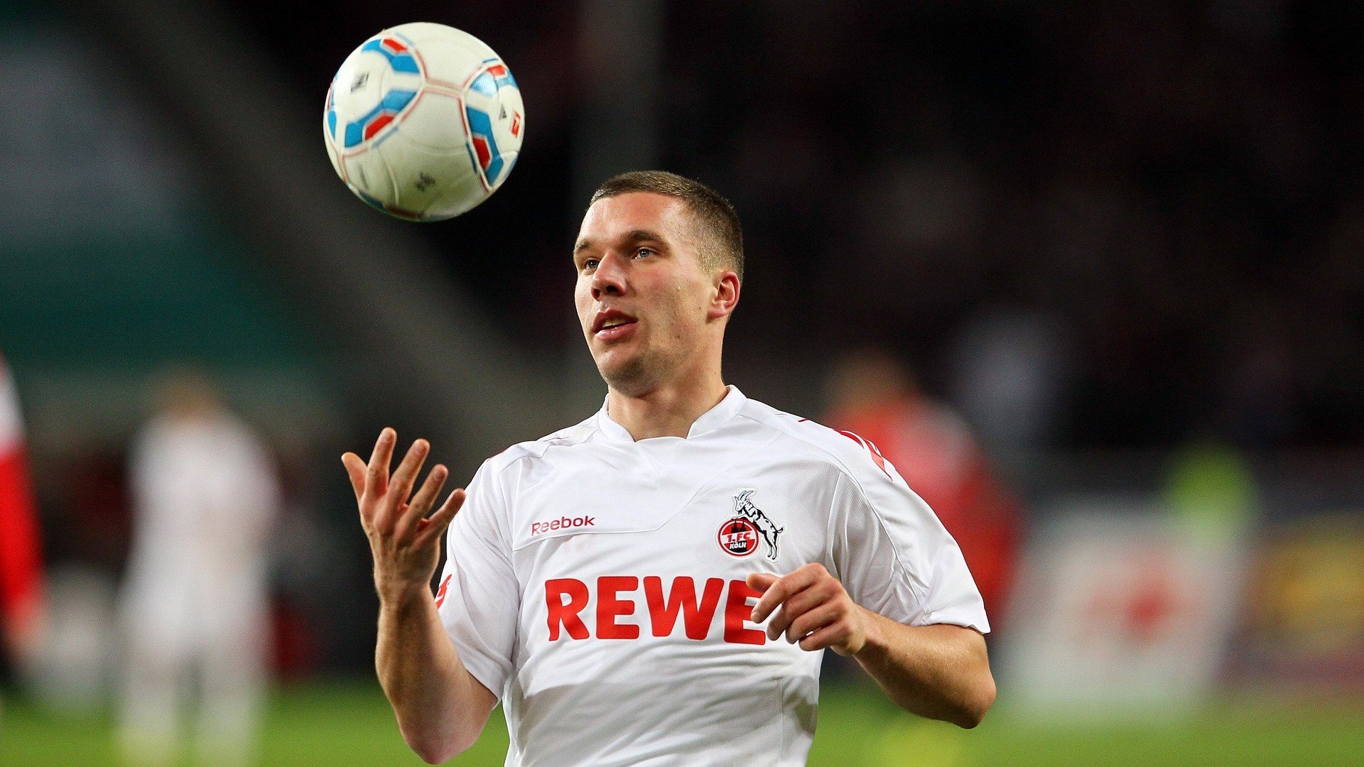 开云体育官方网站网址-库兹马诺维奇在巴黎奥运会手球比赛中展现出出色的指挥能力，库兹马出任首发